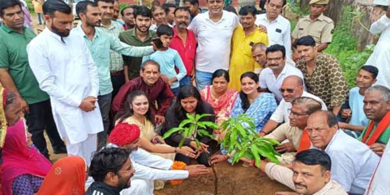 Pratahkal - Jaipur News Update - Inauguration of Greater Fruit Park in Nangal Jaisa Bohra of Murlipura Zone, intensive plantation campaign started